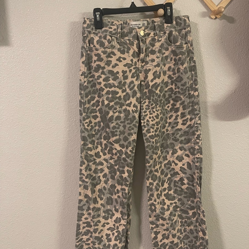 Abercrombie & Fitch Kids Leopard Print lightweight baggy Jeans
